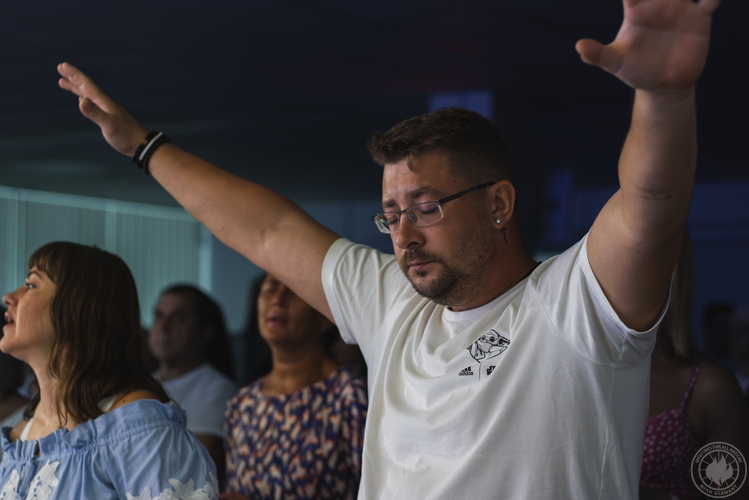 con konferencija s adam tompson 2023 2