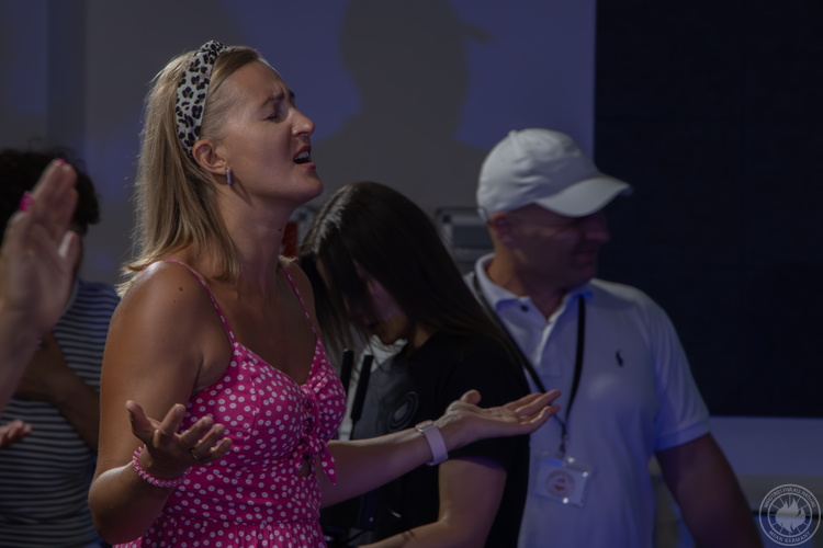 con konferencija s adam tompson 2023 10