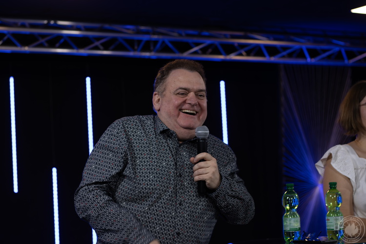 con konferencija s adam tompson 2023 21